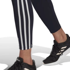 ADIDAS Designed To Move High-Rise 3-Stripes 7/8 Sport Tight Damen - Blau, Weiß 11 ADIDAS Designed To Move High-Rise 3-Stripes 7/8 Sport Tight Damen - Blau, Weiß -BIDI BADU Verkäufe 17734000 17